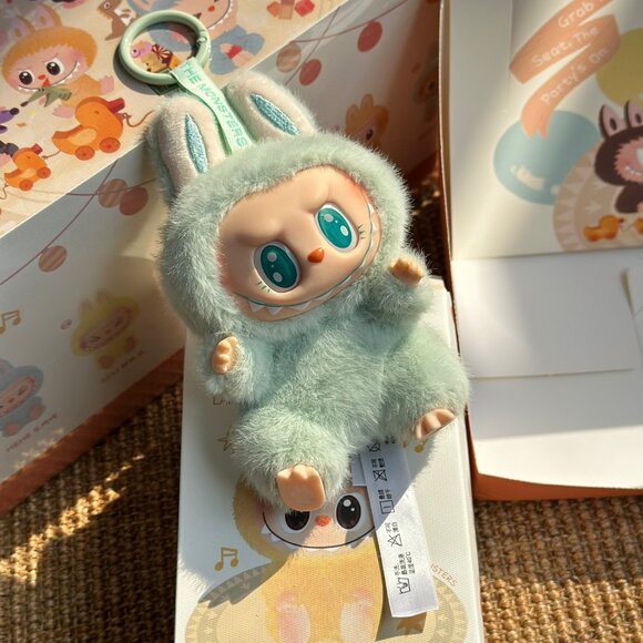 AUTHENTIC THE MONSTERS - Have a Seat Vinyl Plush Blind Box QUQU NWT - Picture 4 of 5